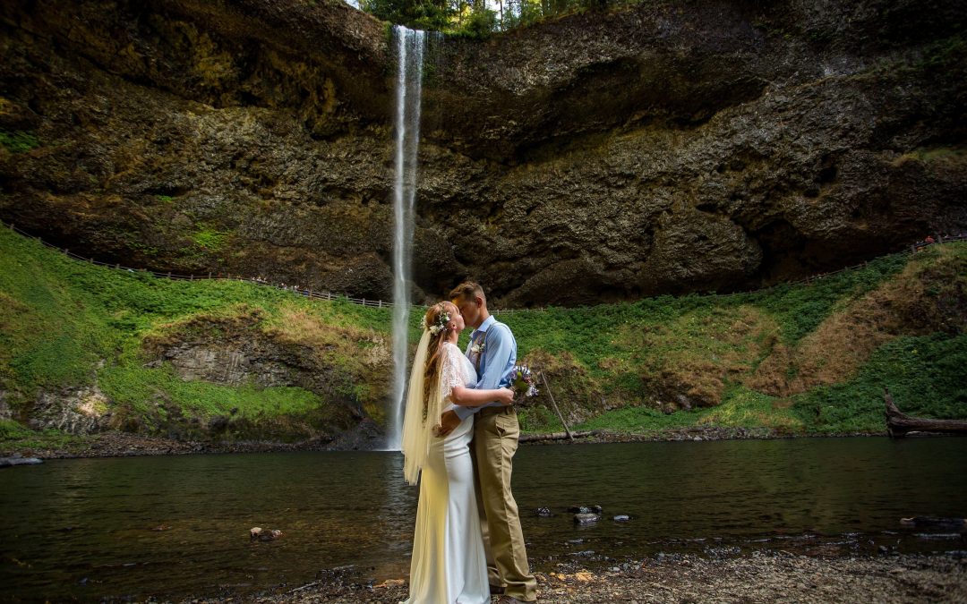 Oregon Elopement Photographer – Shelby and John- Silver Falls State Park