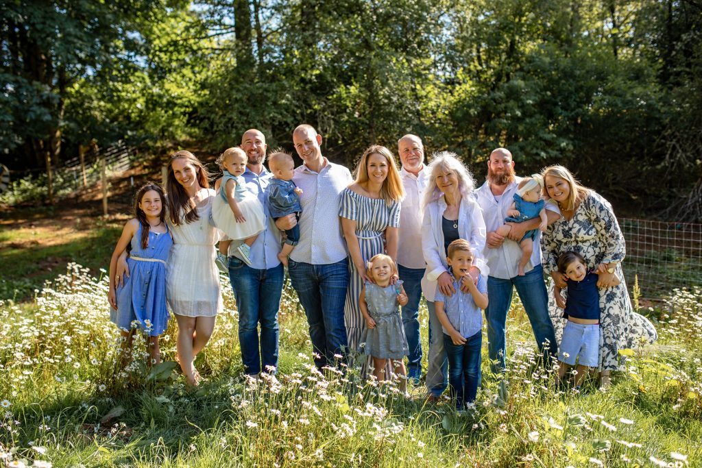 Large Family Portraits taken in backyard in Oregon