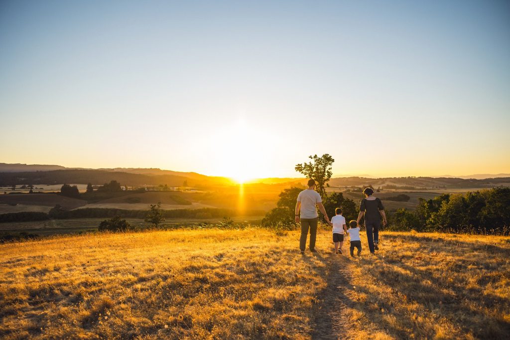 Family portrait photograph at Baskett Slough in Dallas Oregon